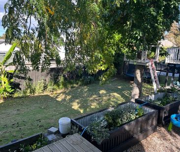 Furnished, pet friendly Family home - Photo 4