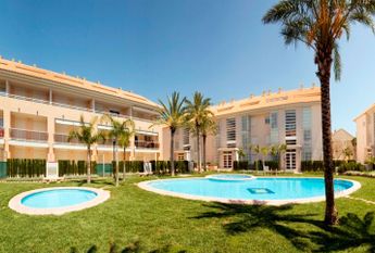 For long-term rent: apartment in Javea, Golden Garden urbanization, with 2 bedrooms and a pool.