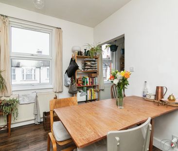 2 Bed Flat, Myrtle Road, E17 - Photo 1