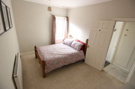2 bed Terraced - To Let - Photo 4