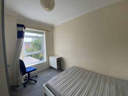 4 bedroom terraced house to rent - Photo 3