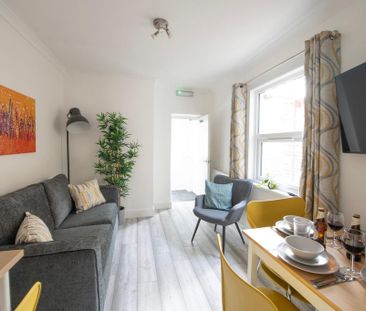 1 bedroom in a house share to rent - Photo 2