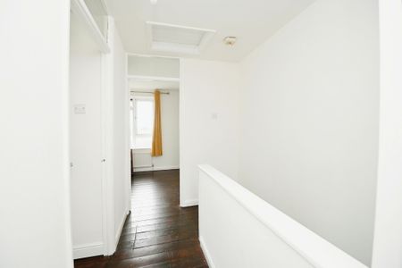 RARE TO FIND Spacious Two Bedroom Maisonette Over Two Floors - Photo 3