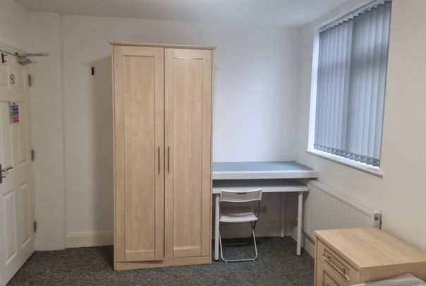 42 Leysdown Road SE93NB - Photo 1