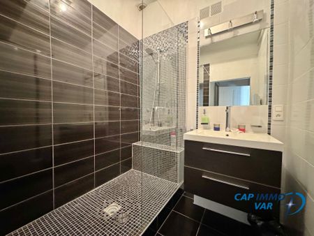 Location Appartement 5 pièces 138m² LE BEAUSSET 83330 - Photo 5