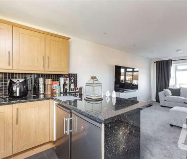 Alderney Gardens, Wickford, Essex, SS11 - Photo 2