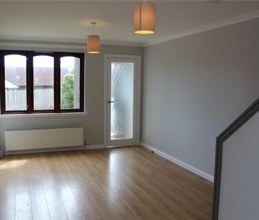 3 bedroom detached house to rent - Photo 2