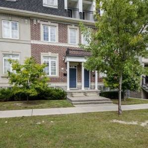 Excellent Location! Gorgeous Open Concept Townhouse! 2 Car Garage - Photo 3