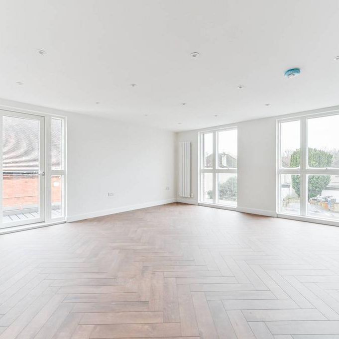 4 bedroom flat to rent - Photo 1