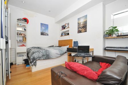 Studio Flat, Uxbridge Road, W12 - Photo 4