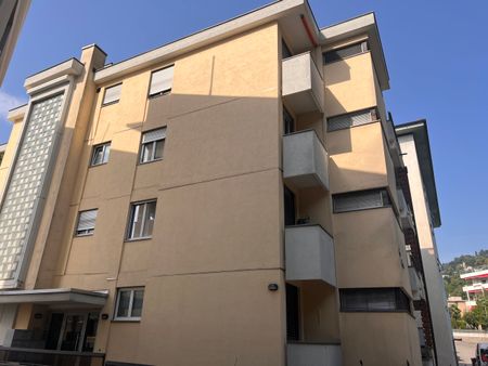 LUMINOUS RENOVATED 4.5-ROOM APARTMENT FOR RENT - Foto 2