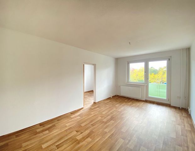 Einzug gut planbar - große 3-Raumwohnung mit Balkon, Dusche und Aufzug - Photo 1