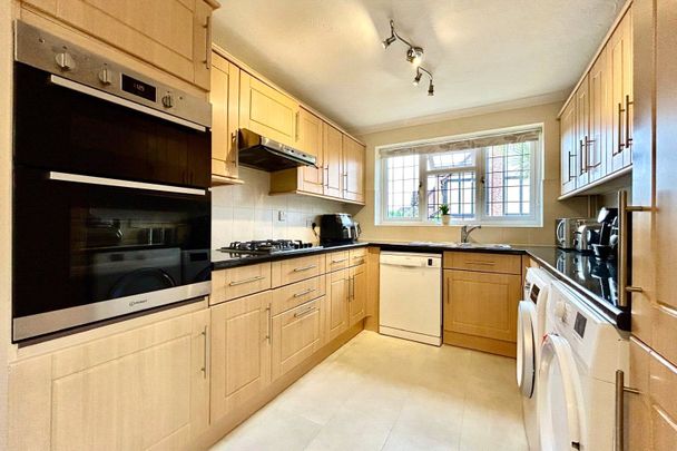 Pevensey Way, Frimley, Camberley, Surrey, GU16 - Photo 1