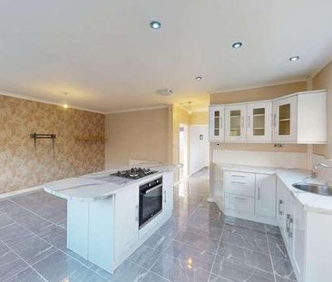 Buckley Lane, Farnworth, BL4 - Photo 6