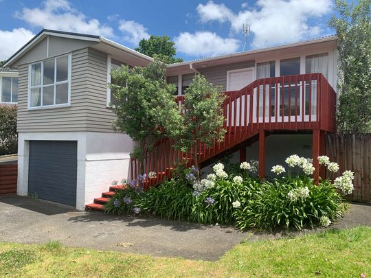 Bright and Sunny three bedroom home. - Photo 1