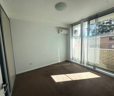 TWO BEDROOM APARTMENT IN THE HEART OF RYDE - Photo 2