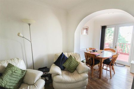 4 bedroom detached house to rent - Photo 2