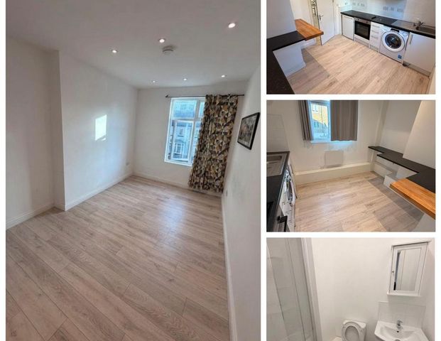 1 bedroom in a house share to rent - Photo 1