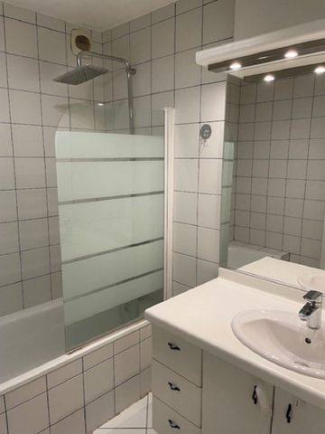 Location Appartement 3 pièces 66m² - Photo 3