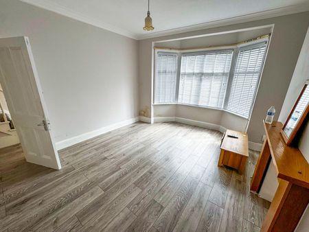 3 Bed Semi-Detached House, Sumner Road, HA1 - Photo 2