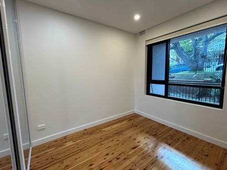 Smart Contemporary Living on the Park - Photo 2