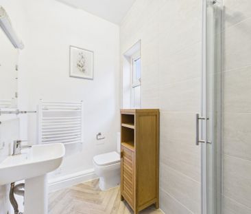 19 Cherry Orchard, Staines-Upon-Thames, Middlesex,TW18 - Photo 1