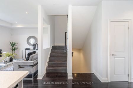 Condo Townhouse For Lease | W9246201 - Photo 5