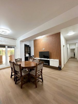 Apartament in Pipera la parter cu 4 camere, curte privat?... - Photo 1