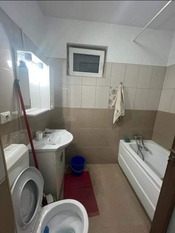 Garsoniera bine compartimentata cu balcon inchis, centrala termica - Fotografie 5
