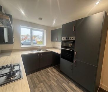 3 bedroom semi-detached house to rent - Photo 6