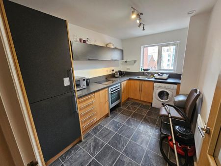 1 bedroom in a flat share to rent - Photo 4