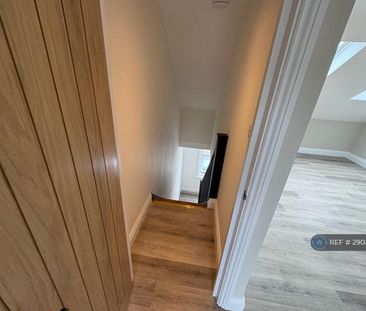 4 bedroom end of terrace house to rent - Photo 5