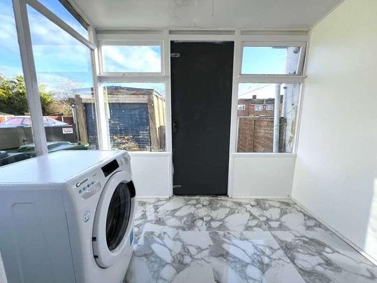 Fourth Avenue, Luton, LU3 - Photo 1