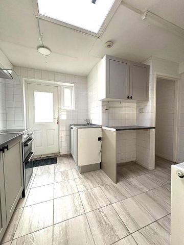 2 bedroom terraced house to rent - Photo 4