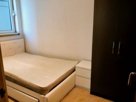 3 Bed / 2 Bath - Photo 4