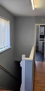 3 bedroom flat to rent - Photo 4