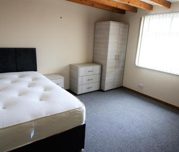 4 bedroom private hall to rent - Photo 4