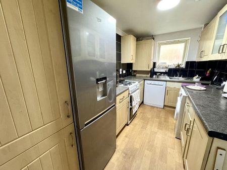 2 bedroom flat to rent - Photo 4