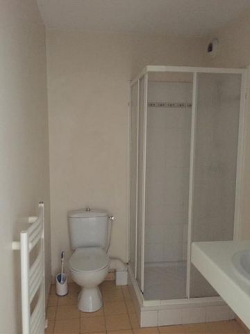 Appartement 1 pièces 28m2 MARSEILLE 5EME 586 euros - Photo 2