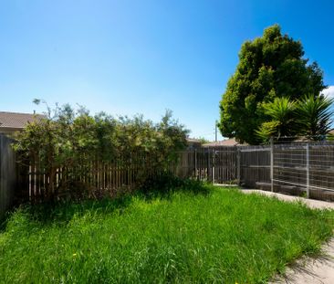 One Bedroom Townhouse With Low Maintenance Courtyard - Photo 5