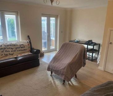 Lutterworth, Leicestershire, LE17 - Photo 3