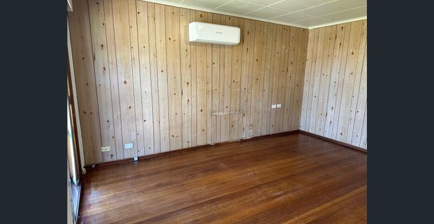 Location, Location!! - Photo 1