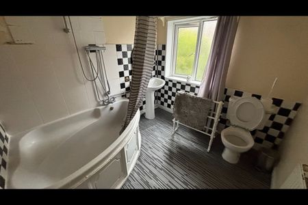 2 Bed Terraced House, Woodside Terrace, LS4 - Photo 4
