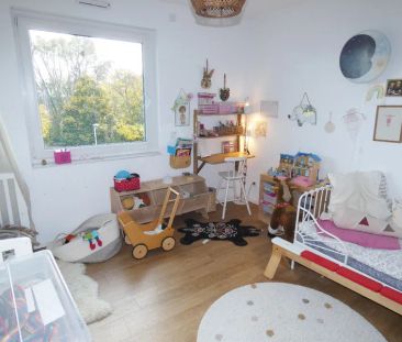 Moderne 4-Zimmer-Dachgeschoss-Wohnung mit Einbauküche und Aufzug im... - Photo 3