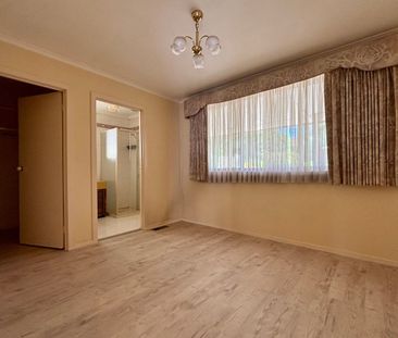 Spacious Family Home in Prime Lalor Location!! - Photo 3