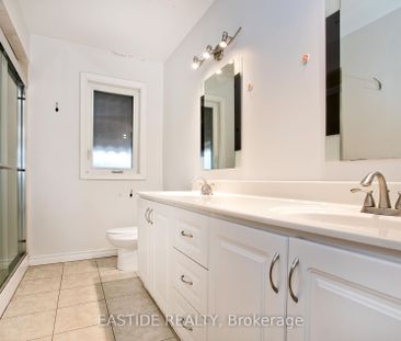 Detached Home For Lease | C8138758 - Photo 3