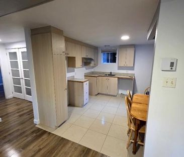 Superbe 3 ½ fraîchement rénové avec entrée privée – Secteur paisibl... - Photo 2