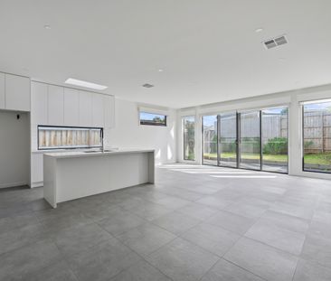 Spacious & Stylish Living - Perfect for Families & Entertainers - Photo 6