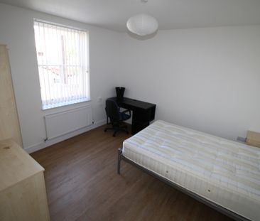 5 Bed Student Accommodation - Photo 2