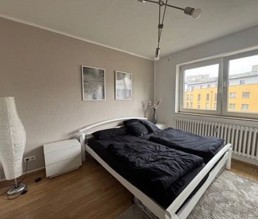 Zum 01.06: Tolle Wohnung mit modernem Bad und Dachterrasse (4. OG o... - Photo 2